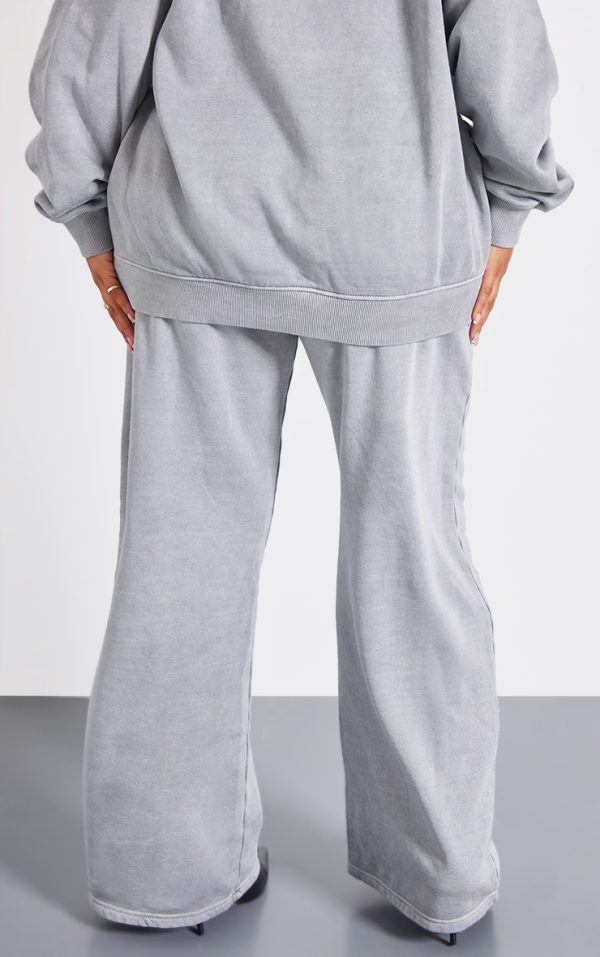 1317e50b17d31fcace045f6af2fc8c7dca33dc96_CNK5650_3_prettylittlething_shape_grey_joggers-1