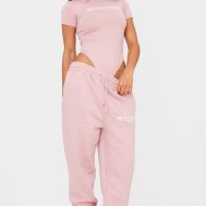 1398c20be30c0a19d432ebba8c605cf4edf792d1_CNF2379_3_prettylittlething_light_pink_logo_short_sleeve_bodysuit