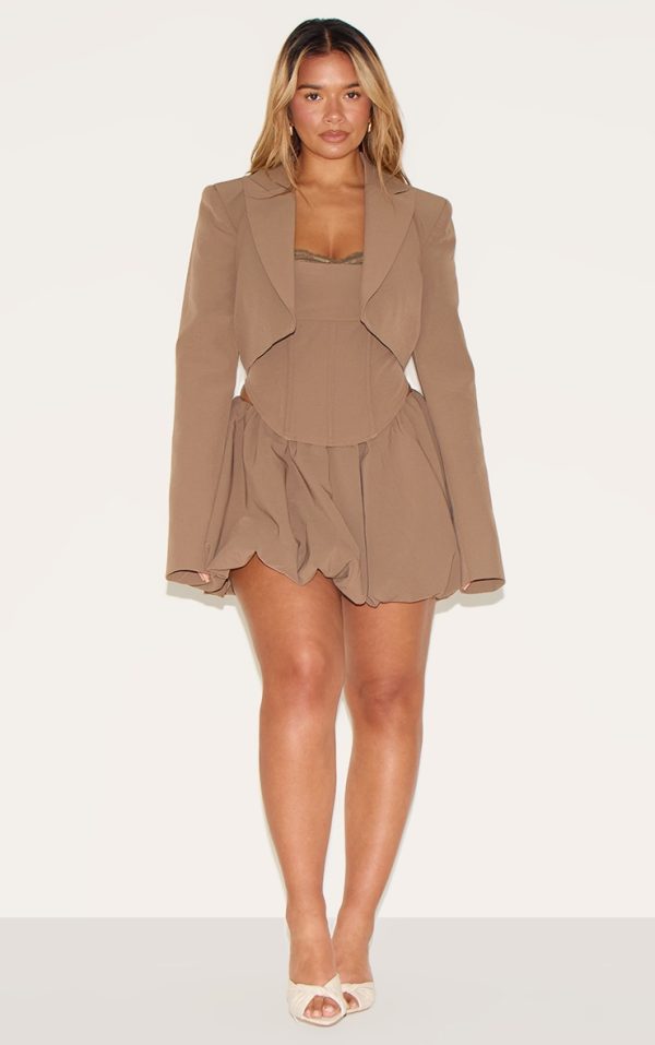 1417088e8ff32db5aff61988f6ef314ca9c4d707_CNN0692_3_shape_mocha_tailored_cropped_blazer