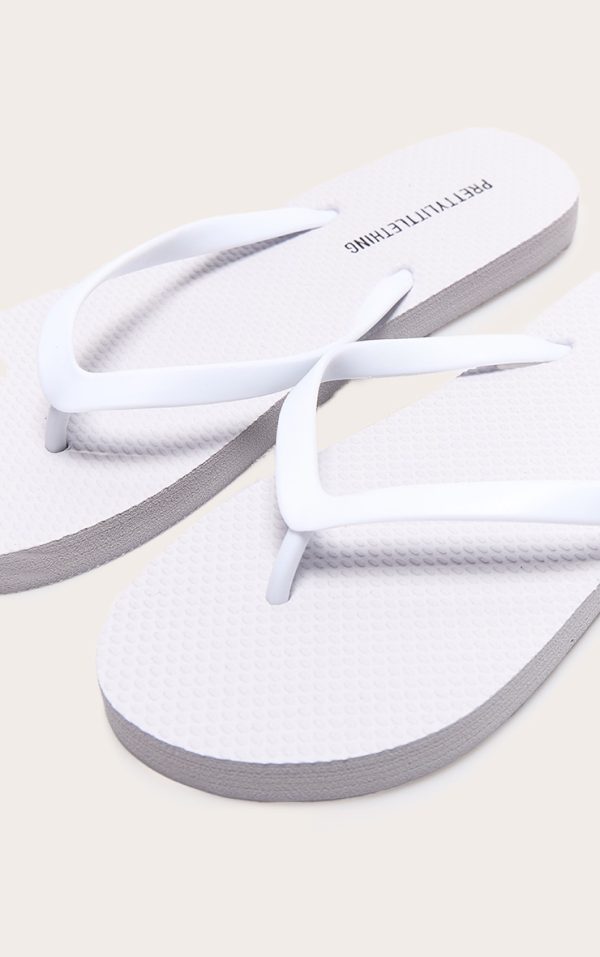 144bbb70effe6e70c653057d46475c94d86a7639_CLV1491_4_black_and_white_flip_flops_2_pack