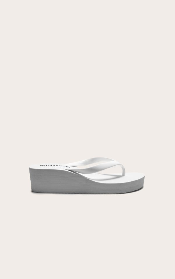 14ac9f82f5afe4bafd4158898433f0a17f2f6828_CNB1950_1_white_round_toe_simple_platform_flip_flops