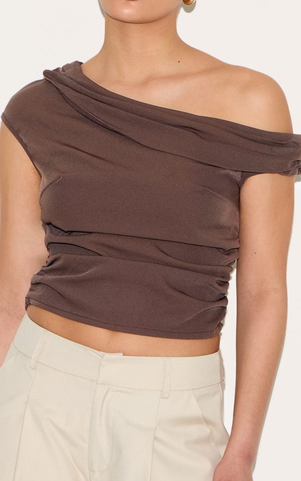 15120b53aeb6062eecfdce335577a134f1202f27_CNM4016_4_brown_asymmetric_ruched_top