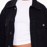 15a0534f5a8806a6a9fd9a15ee9256cb08e10b24_CMH4321_4_prettylittlething_washed_black_oversized_boyfriend_denim_jacket