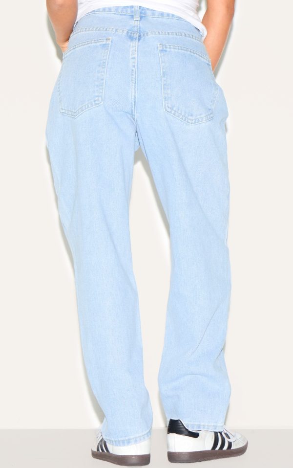 16390568fb39d366fac6fdfa9f141abaee8fb8c4_CNM0386_3_prettylittlething_petite_light_blue_high_waist_mom_jeans