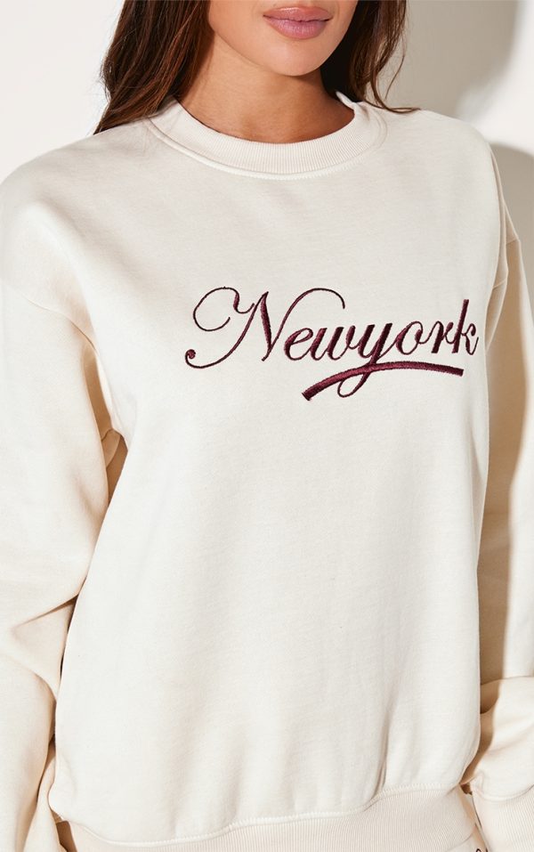 1661852ed4729c4deacef29ace09207be222be41_CNL9632_4_cream_new_york_embroidered_boxy_sweat