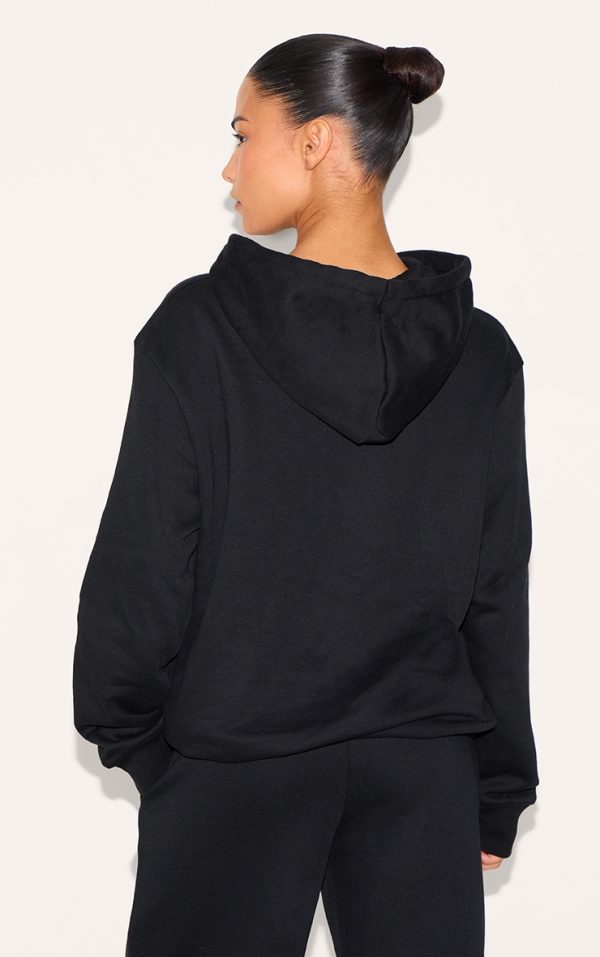 175ab7637bd63f522850ee84d485c129be560735_CNH5023_2_prettylittlething_petite_black_badge_detail_oversize_hoodie
