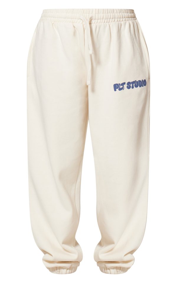 1796d71ff5051d46793657d67f4ee43f42bedf77_CNK1745_5_prettylittlething_sand_premium_studio_print_cuffed_joggers