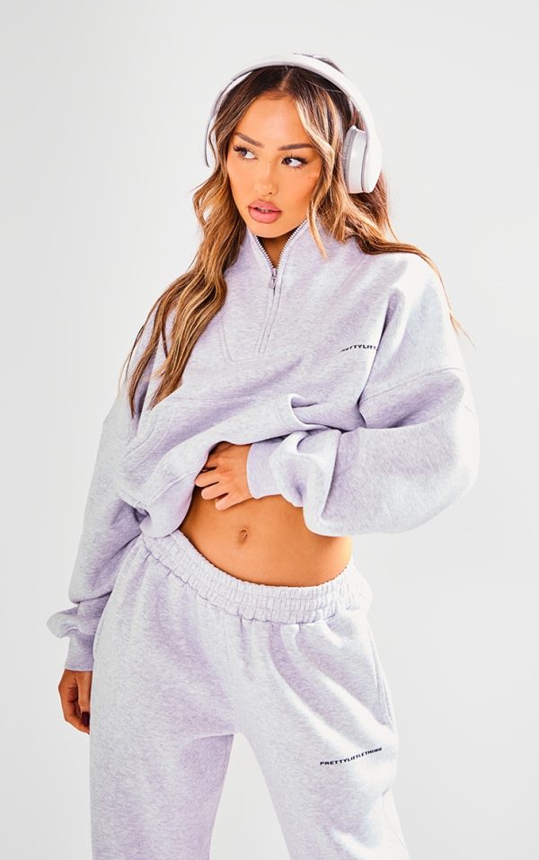 1851f370f59682d7d89da75e40955057c16d3962_CNH2094_3_prettylittlething_petite_ash_grey_oversized_half_zip_sweatshirt