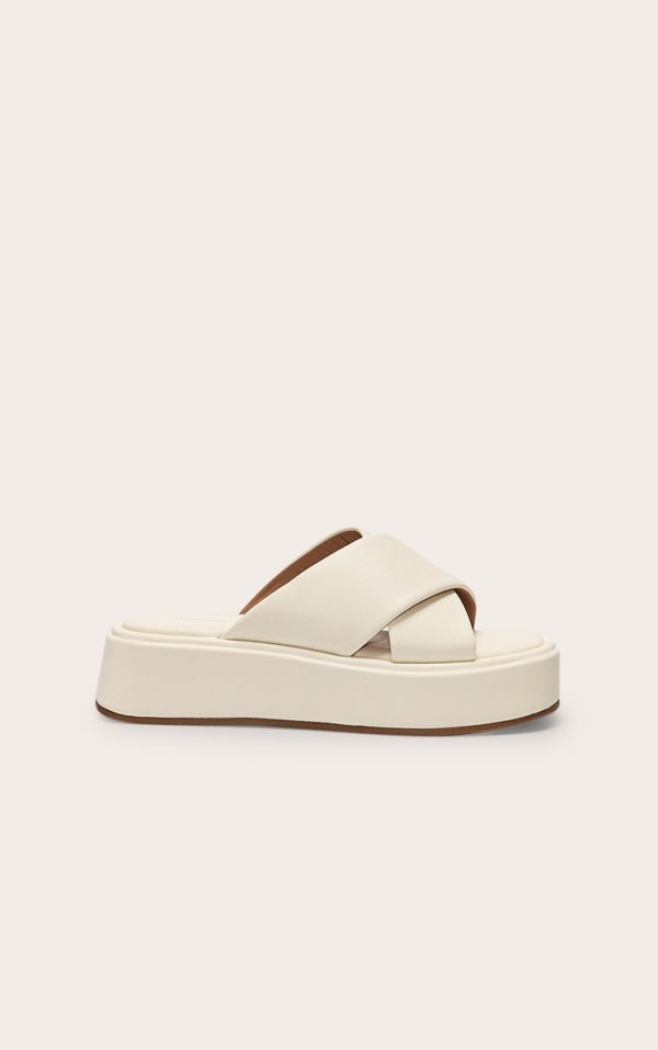 194c17348f0113c3c85870f64c32051cdaa26cf2_CNL7129_1_cream_pu_round_toe_cross_strap_flatform_sandals
