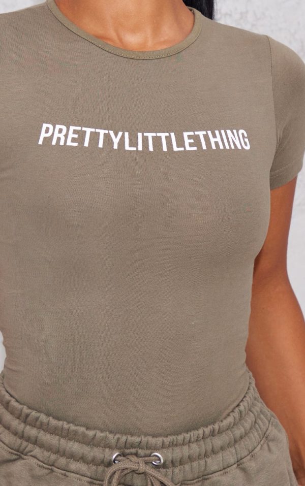 196599cfa7476388ce0714d4c93bd32813695da4_CNF2380_4_prettylittlething_logo_sage_khaki_short_sleeve_bodysuit