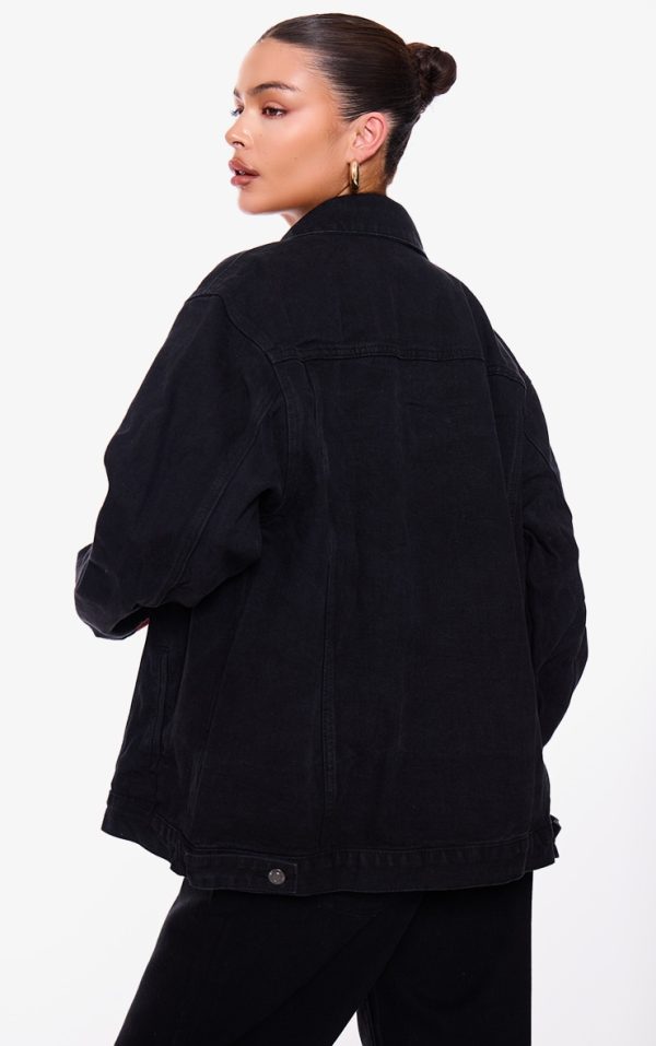 1b51861fe7b8cea7b61ee80ea9c0925555cafb20_CMH4321_2_prettylittlething_washed_black_oversized_boyfriend_denim_jacket