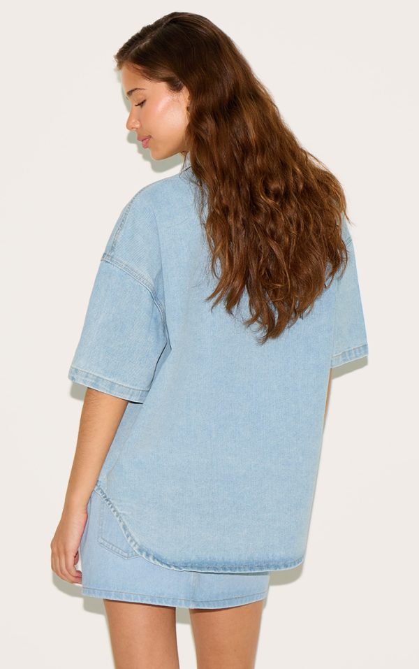 1b6d6d0d7f9ea88512baaaba54c10d4e4d8cd2a7_CNM0848_2_light_blue_short_sleeved_boxy_style_denim_shirt