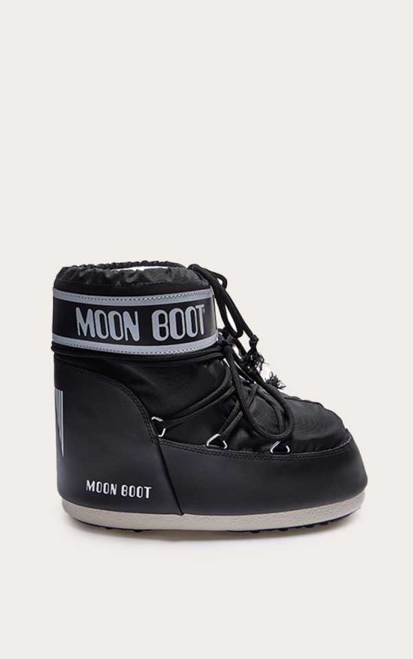 1ba9e95779ca554b644af31d62f2110a259f0a7b_CMP7639_1_moon_boot_black_classic_low