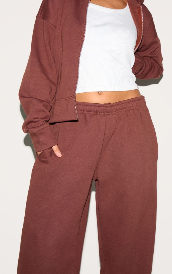 1bdbe3aa386417490e7b71f667020124af66f36b_CNM4772_4_petite_deep_chocolate_mid_rise_drawstring_wide_leg_joggers