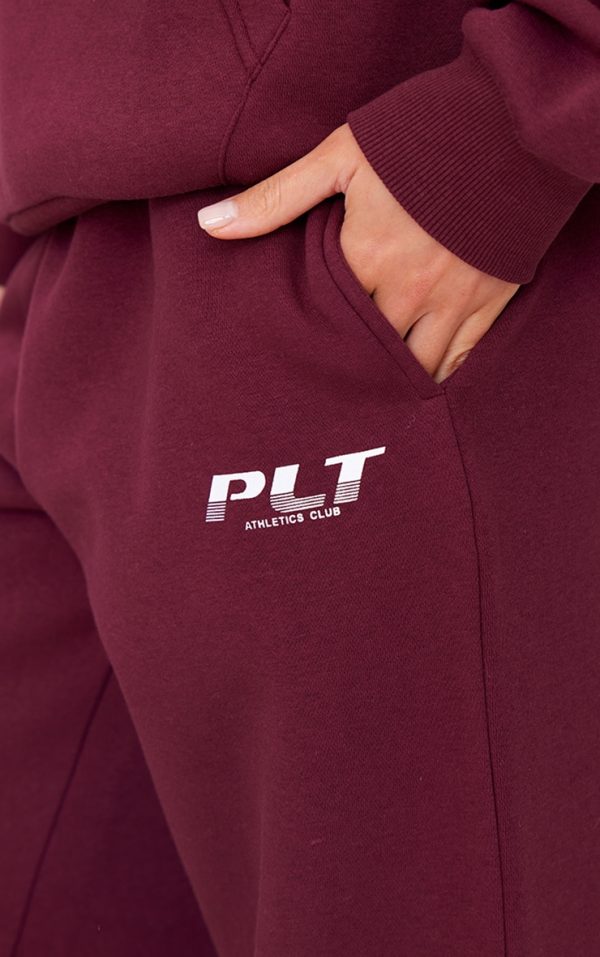 1c4e42157121ee1a4b013f96ab58df4e66d38367_CNL5839_4_prettylittlething_tall_burgundy_logo_printed_wide_leg_joggers