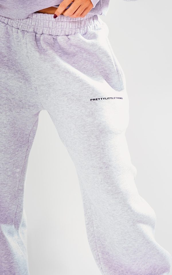 1ca8db22f7ba538396e509e102f81fac16715eb0_CNH2092_4_prettylittlething_petite_ash_grey_branded_joggers