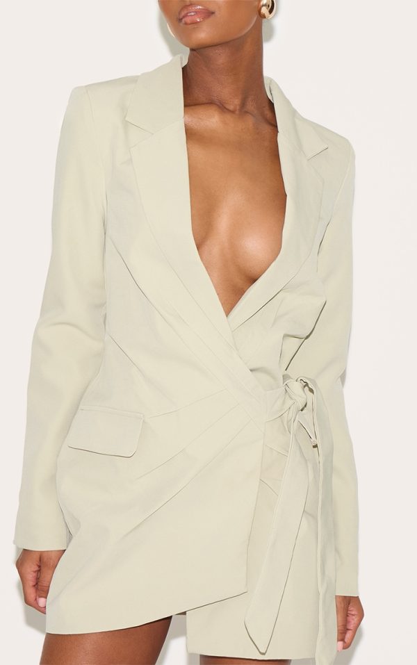 1e2e51fb2eb76e96f8125eaa2da297809ac675b5_CNM0107_4_sage_plunge_tie_side_blazer_dress-1