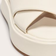 1edce8ceb451658518da9defdcf77a20ee22213e_CNL7129_4_cream_pu_round_toe_cross_strap_flatform_sandals