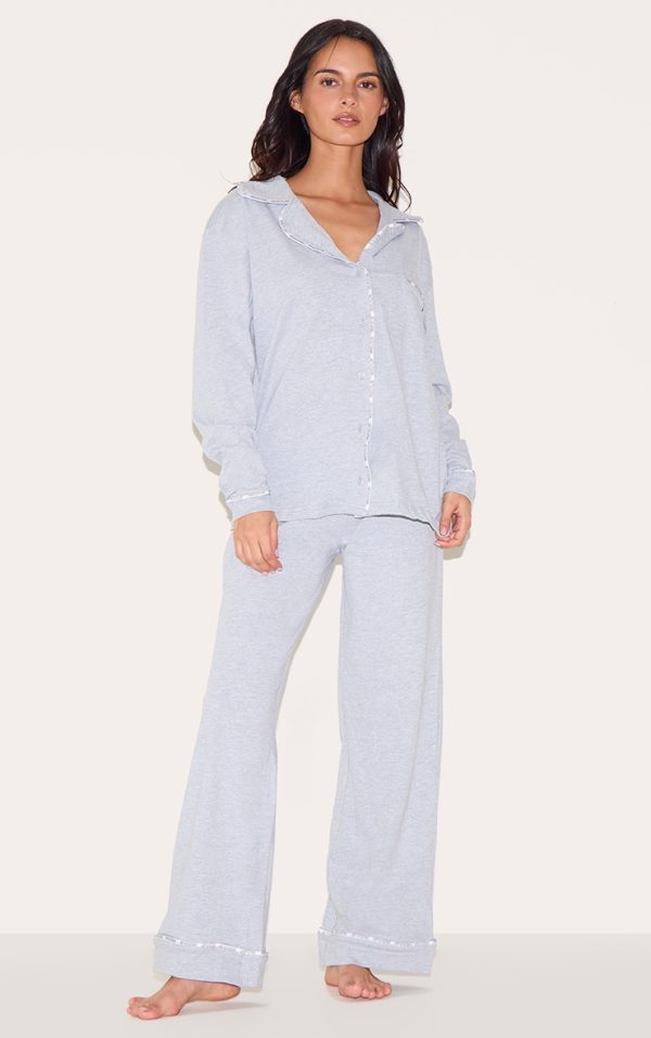 1fdd17d501bf450421ed307e8e4f05e3993c8c91_CNL2751_1_prettylittlething_grey_piping_jersey_long_pj_set