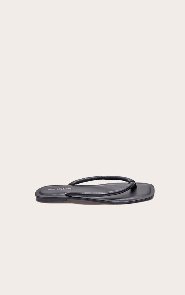 200f10ef97f330900e64336d8671f85ccf5e86a2_CNI4321_1_black_wide_fit_real_leather_toe_thong_flat_sandals