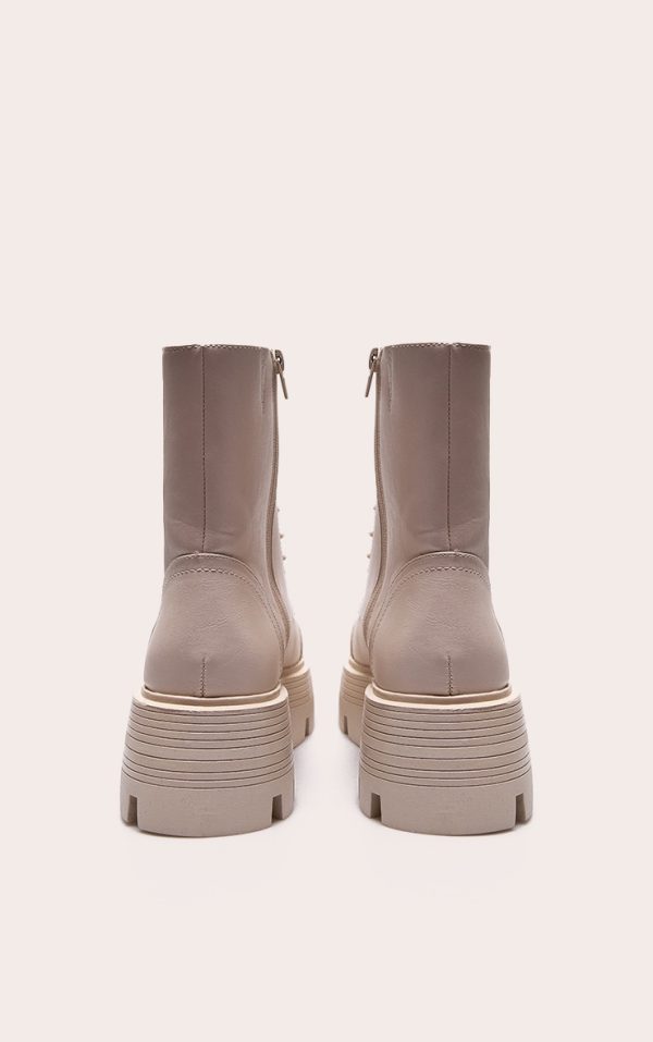 2059ed537c4ee164ac39b2f114392d651336c006_CNF5428_3_cream_lace_up_chunky_sole_hiker_boots
