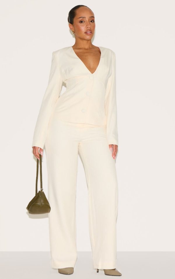 208fd71f76ea94c5a7d8529a3b780204bfc6ec92_CNM0813_3_shape_vanilla_plunge_front_cinched_waist_blazer