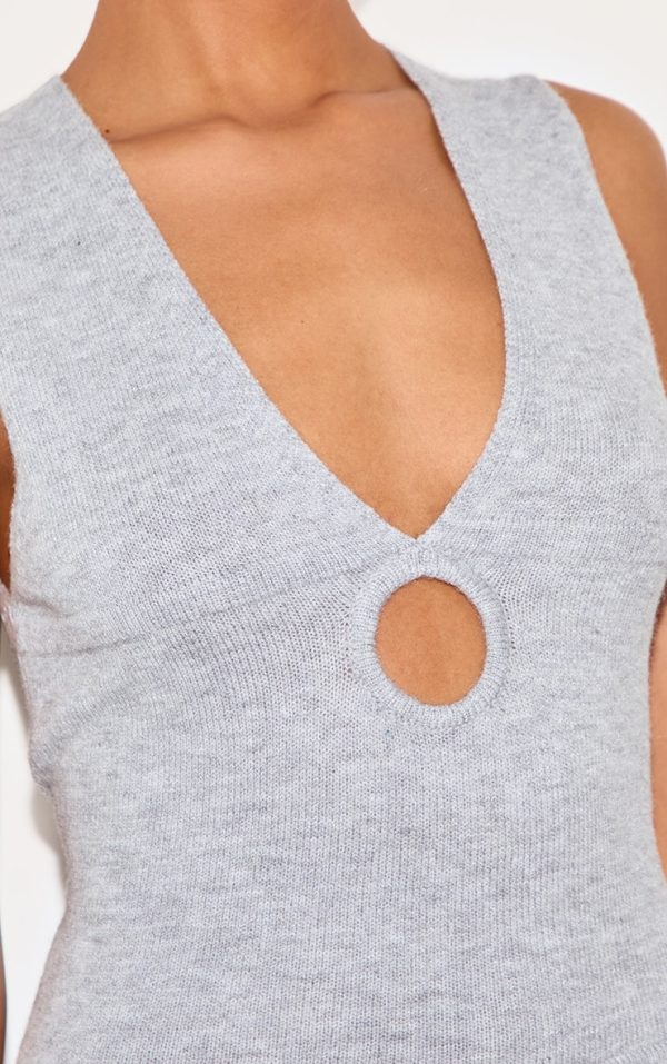 213e6aa50d7673409ed6e04857f320932f873fd1_CNL6081_4_ash_grey_soft_knit_plunge_detail_crop_top