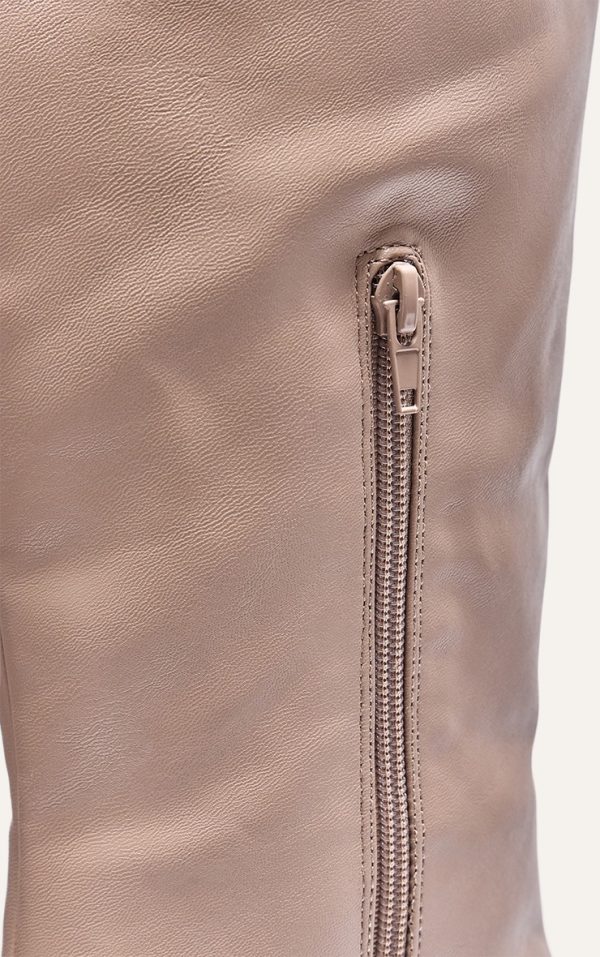 219b3f4002f58fa8963604dfd28d6ec0efe06418_CNJ8445_4_mushroom_pu_point_toe_low_stiletto_knee_high_heeled_boots