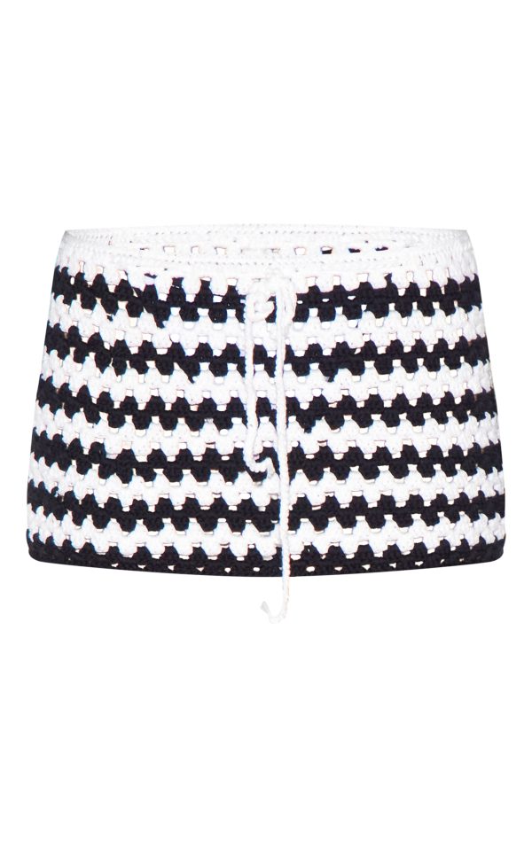 21dd26d0c065b66e5e352f5b6ff256b8004af99c_CNL8559_6_black_and_white_beach_crochet_stripe_mini_skirt