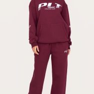 223d4e6774d964c81a8185f45866396fb86a73c7_CNL5839_1_prettylittlething_tall_burgundy_logo_printed_wide_leg_joggers