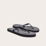 232c8017fbb06acfaeb0da832fafb2706cf1c046_CLU2212_2_prettylittlething_black_flip_flops