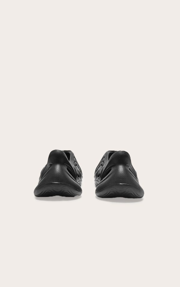 241c6e02be16c20b294e82d40e0b0f53fcce8b74_CNA2459_3_black_cut_out_slip_on_sliders