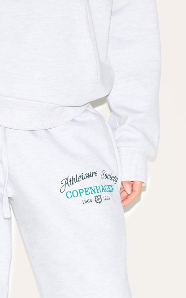 243caa25a1f14e87d1cb26aadceb4199f64117e7_CNM0200_4_ash_grey_premium_new_york_embroidered_straight_leg_jogger