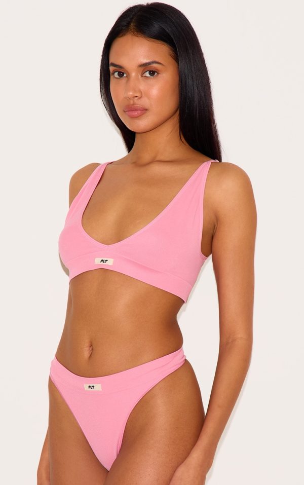 24ff8f7e8bb20b484aa21821f096b1afdbdcffc2_CNL0606_4_prettylittlething_pink_badge_seamless_thong