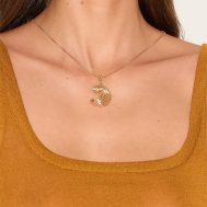 25984a6356c656c3be6919804f1bc73b33a4f2c8_CNM1704_3_gold_ribbed_curved_pendant_necklace