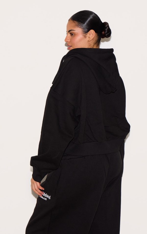 25d1c5a1a08de9bb39384fd823b510c3312f5abb_CNK3383_2_prettylittlething_plus_black_printed_premium_zip_front_hoodie
