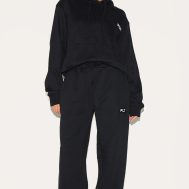 26a005db4aa8d74c90021bed593c5f8297fe230a_CNH5023_3_prettylittlething_petite_black_badge_detail_oversize_hoodie