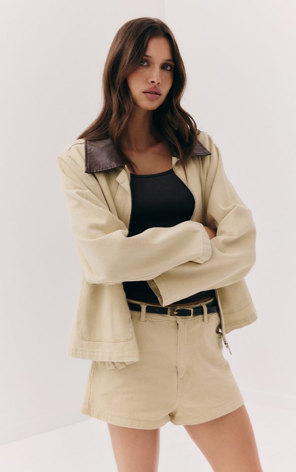 2708872731979a6d625cd8eafe98b68f7bc52479_CNL8114_1_beige_brown_collar_denim_jacket