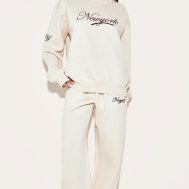 279ae51fc96e0cec2ea2be4485b9d0c2b8c783c9_CNL9632_3_cream_new_york_embroidered_boxy_sweat