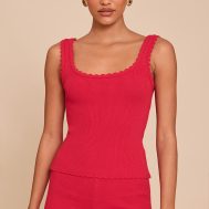 283772ba435675e99c4c3e9946b4f177a88f5120_CNN2713_3_red_knitted_scallop_edge_scoop_tank_top