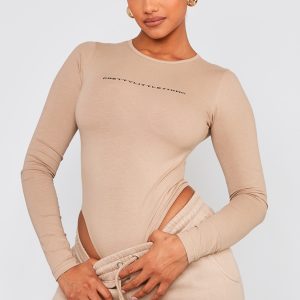 PRETTYLITTLETHING Mocha Logo Long Sleeve Bodysuit
