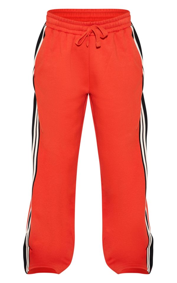 29fa89c6386489d777c0dc1273172dafee2bf190_CNL7890_5_red_contrast_stripe_detail_wide_leg_joggers
