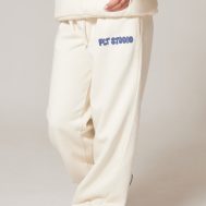 2a3f2f9597d97cd322354d4ce87972dee510ce1c_CNK1745_2_prettylittlething_sand_premium_studio_print_cuffed_joggers