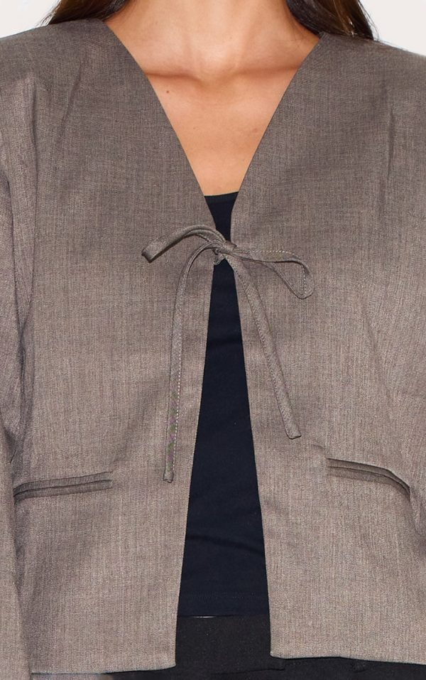 2aa7bc4fd9a8a41495639dcc0880f7924ef7949c_CNM2966_4_mushroom_tie_up_boxy_blazer
