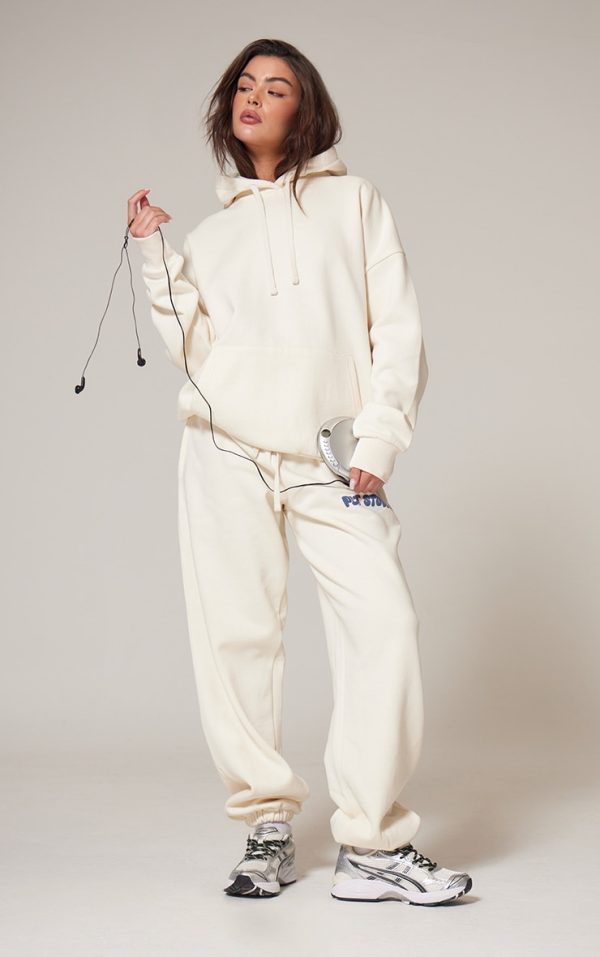 2abb7911c6575b992bb51b387bb818b0f78f7470_CNK1744_3_prettylittlething_sand_premium_studio_print_oversized_hoodie