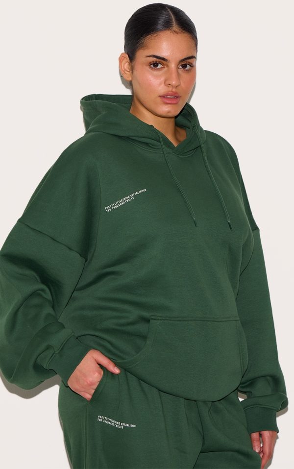 2b38d79ce8ba19605c153e4f2f570125767db15f_CNG1365_4_prettylittlething_plus_forest_green_est_2012_printed_joggers