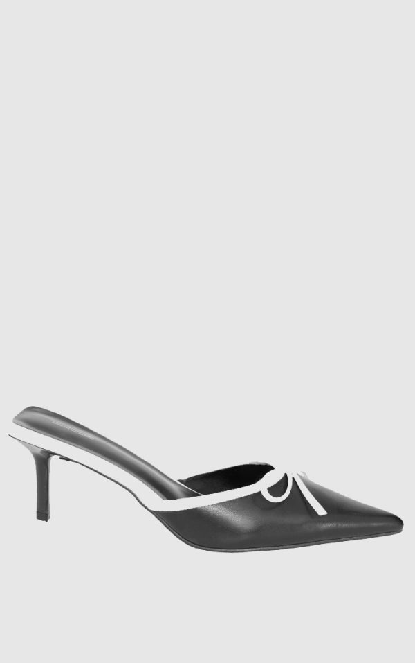 2b4cf0853079956b9ae73298f0bb16118bd1e3bf_CNL1920_4_monochrome_pu_point_toe_bow_detail_mid_heeled_court_mules