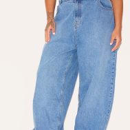 2b9b84038966feb1bf82b7ad7551e69b20e734fa_CNG5458_2_prettylittlething_plus_mid_blue_wash_high_rise_boyfriend_jeans