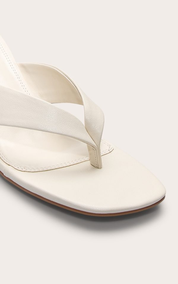 2d577a1e3d41df9d45b94f6f96f31047a39f68fd_CNM1045_4_ecru_pu_round_toe_thong_mid_block_heeled_mules