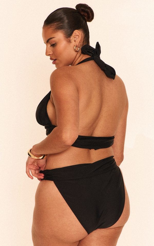2e102063773112b4d6a50d18cf3a0723851da347_CNM3331_2_plus_black_o_ring_detail_ruched_triangle_bikini_top